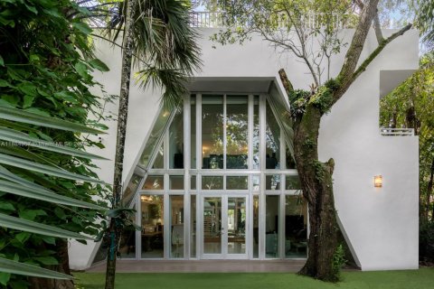 House in Miami, Florida 5 bedrooms, 433.85 sq.m. № 1932820 - photo 25