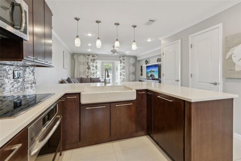 Condo in Saint Petersburg, Florida, 2 bedrooms  № 2234664 - photo 12
