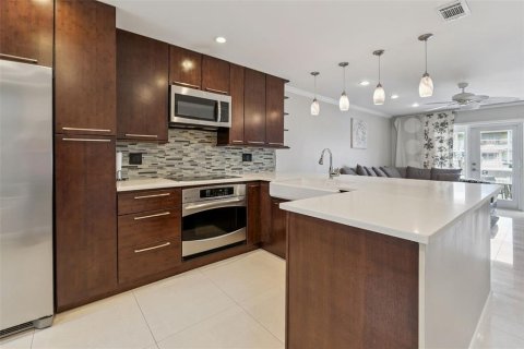 Condo in Saint Petersburg, Florida, 2 bedrooms  № 2234664 - photo 14