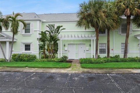 Condo in Saint Petersburg, Florida, 2 bedrooms  № 2234664