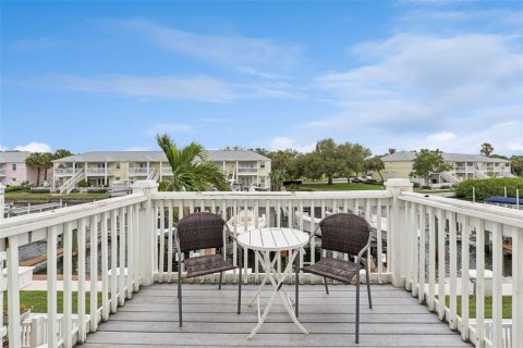 Condo in Saint Petersburg, Florida, 2 bedrooms  № 2234664 - photo 27