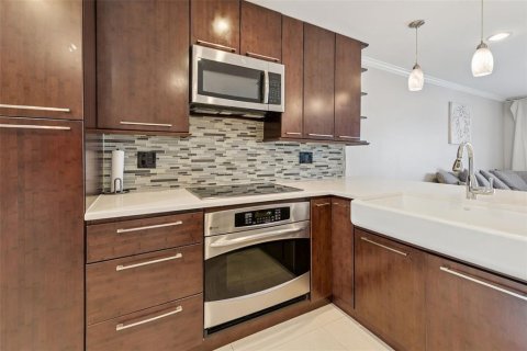 Condo in Saint Petersburg, Florida, 2 bedrooms  № 2234664 - photo 13