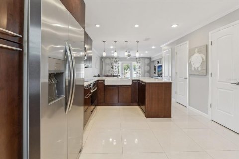 Condo in Saint Petersburg, Florida, 2 bedrooms  № 2234664 - photo 15