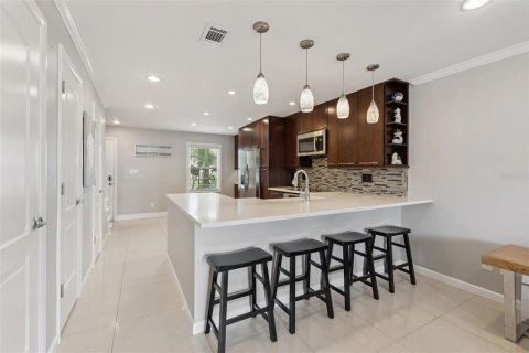 Condo in Saint Petersburg, Florida, 2 bedrooms  № 2234664 - photo 11
