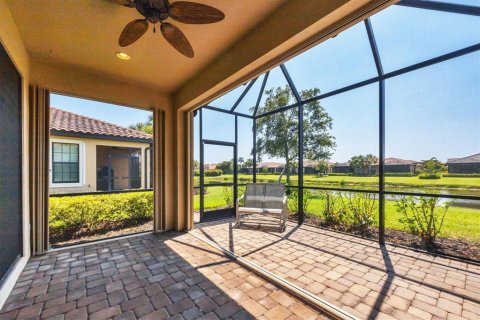House in Sarasota, Florida 2 bedrooms, 152.27 sq.m. № 1784425 - photo 12