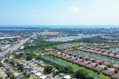 House in Sarasota, Florida 2 bedrooms, 152.27 sq.m. № 1784425 - photo 4