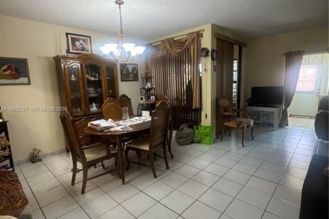 Townhouse in Miami, Florida 3 bedrooms № 2052957 - photo 15