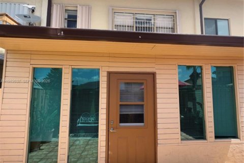 Townhouse in Miami, Florida 3 bedrooms № 2052957 - photo 21