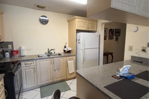 Townhouse in Miami, Florida 3 bedrooms № 2052957 - photo 10