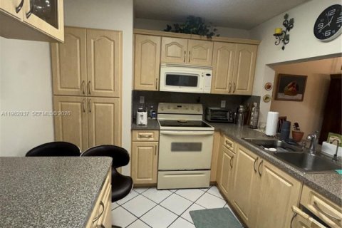 Townhouse in Miami, Florida 3 bedrooms № 2052957 - photo 6