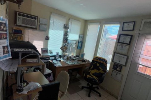 Townhouse in Miami, Florida 3 bedrooms № 2052957 - photo 19