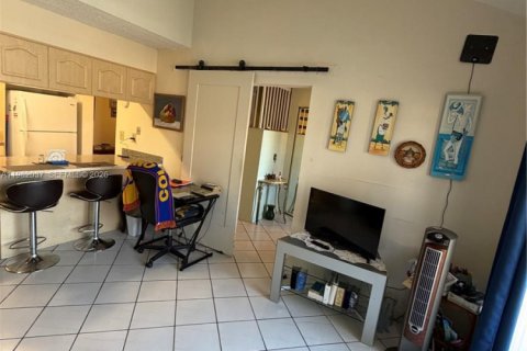 Townhouse in Miami, Florida 3 bedrooms № 2052957 - photo 12