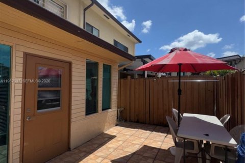 Townhouse in Miami, Florida 3 bedrooms № 2052957 - photo 26