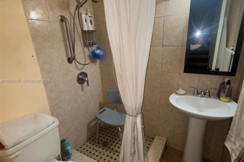 Townhouse in Miami, Florida 3 bedrooms № 2052957 - photo 16