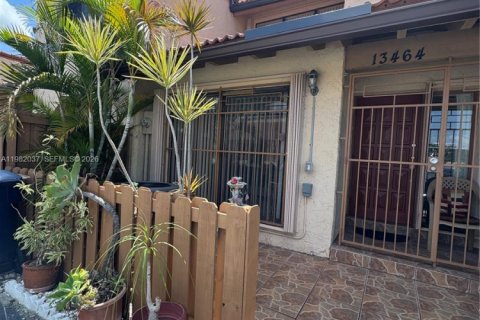 Townhouse in Miami, Florida 3 bedrooms № 2052957