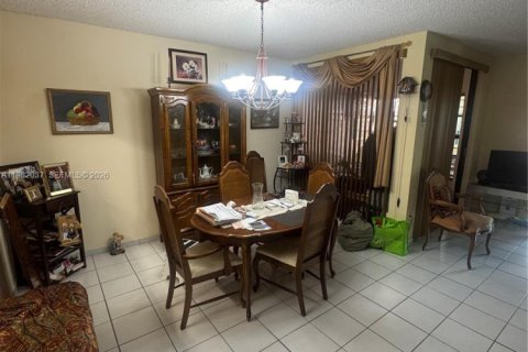 Townhouse in Miami, Florida 3 bedrooms № 2052957 - photo 14