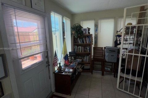 Townhouse in Miami, Florida 3 bedrooms № 2052957 - photo 20