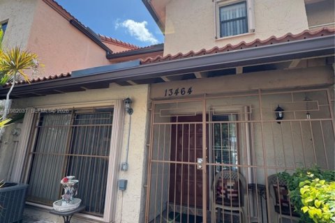 Townhouse in Miami, Florida 3 bedrooms № 2052957 - photo 2