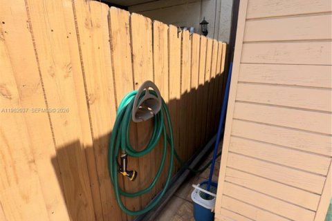 Townhouse in Miami, Florida 3 bedrooms № 2052957 - photo 28