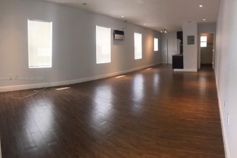 Appartement à louer à Miami, Floride: 55.74 m2 № 1875098 - photo 4