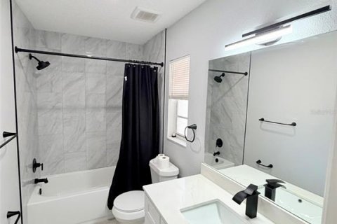 House in Kissimmee, Florida 4 bedrooms, 142.33 sq.m. № 2148791 - photo 15