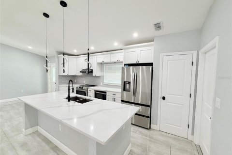 House in Kissimmee, Florida 4 bedrooms, 142.33 sq.m. № 2148791 - photo 3
