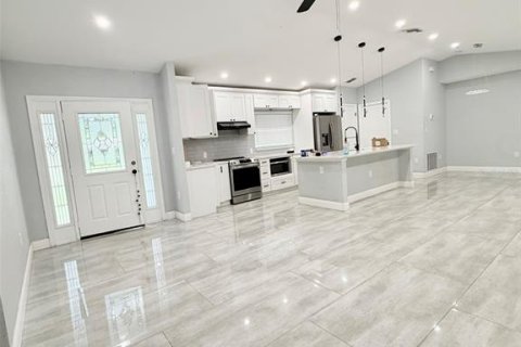 House in Kissimmee, Florida 4 bedrooms, 142.33 sq.m. № 2148791 - photo 4