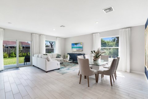 Adosado en venta en Port St. Lucie, Florida, 4 dormitorios, 198 m2 № 61488 - foto 1