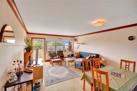 Купить кондоминиум в Халландейл-Бич, Флорида 1 спальня, 85.93м2, № 1982447 - фото 9