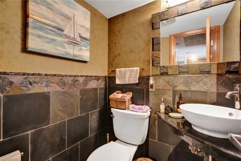 Купить кондоминиум в Халландейл-Бич, Флорида 1 спальня, 85.93м2, № 1982447 - фото 19