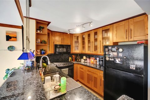 Купить кондоминиум в Халландейл-Бич, Флорида 1 спальня, 85.93м2, № 1982447 - фото 18