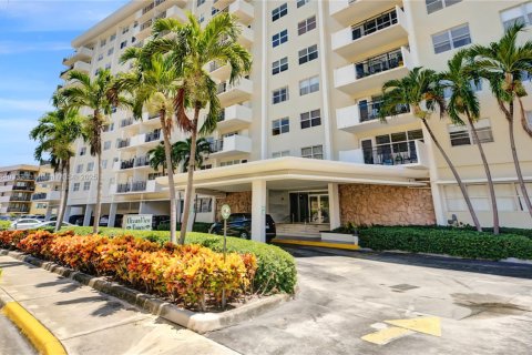 Купить кондоминиум в Халландейл-Бич, Флорида 1 спальня, 85.93м2, № 1982447 - фото 6