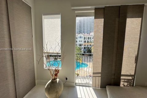 Снять в аренду кондоминиум в Авентура, Флорида 2 спальни, 169.08м2, № 2153574 - фото 17