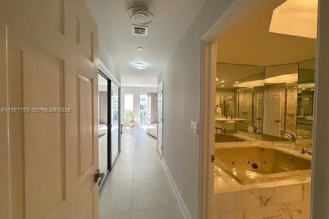 Снять в аренду кондоминиум в Авентура, Флорида 2 спальни, 169.08м2, № 2153574 - фото 21