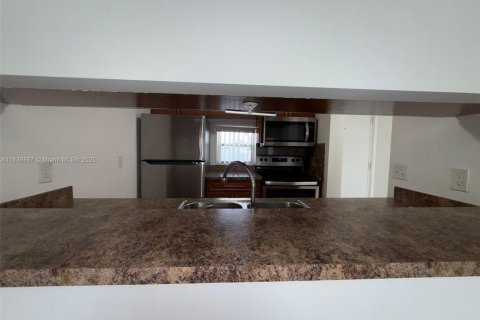 Condo in Miramar, Florida, 2 bedrooms  № 2037916 - photo 6