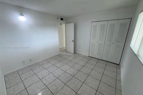 Condo in Miramar, Florida, 2 bedrooms  № 2037916 - photo 10