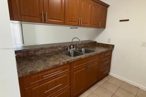 Condo in Miramar, Florida, 2 bedrooms  № 2037916 - photo 7