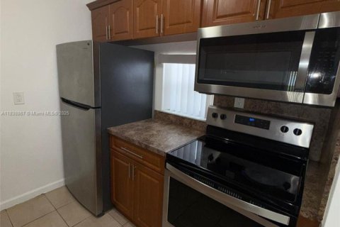 Condo in Miramar, Florida, 2 bedrooms  № 2037916 - photo 4