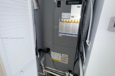 Condo in Miramar, Florida, 2 bedrooms  № 2037916 - photo 12