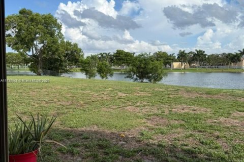 Condominio en Miramar, Florida, 2 dormitorios  № 2037916