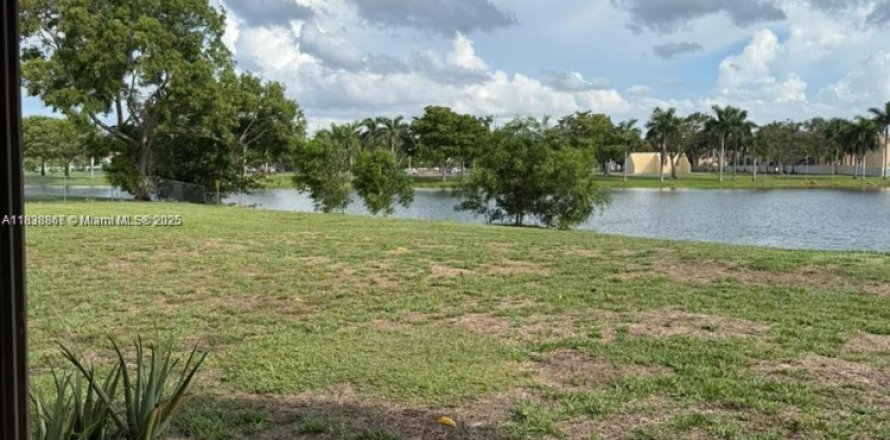 Condo in Miramar, Florida, 2 bedrooms  № 2037916