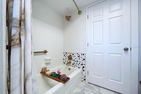 House in Saint Petersburg, Florida 3 bedrooms, 178.93 sq.m. № 1885516 - photo 30