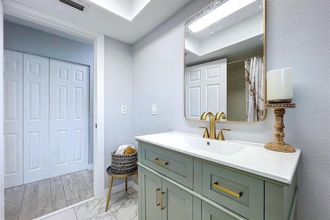 House in Saint Petersburg, Florida 3 bedrooms, 178.93 sq.m. № 1885516 - photo 29