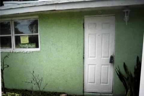 Villa ou maison à vendre à West Park, Floride: 2 chambres, 98.29 m2 № 2082252 - photo 3