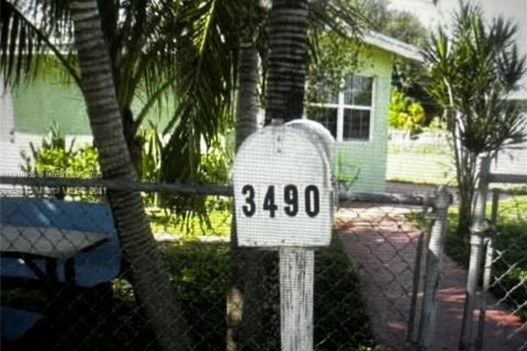 Villa ou maison à vendre à West Park, Floride: 2 chambres, 98.29 m2 № 2082252 - photo 2