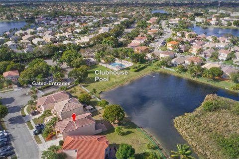 House in Pembroke Pines, Florida 4 bedrooms, 193.89 sq.m. № 1880146 - photo 14