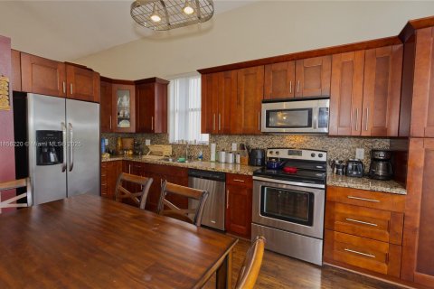 House in Pembroke Pines, Florida 4 bedrooms, 193.89 sq.m. № 1880146 - photo 10