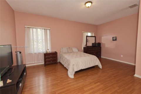 House in Pembroke Pines, Florida 4 bedrooms, 193.89 sq.m. № 1880146 - photo 23