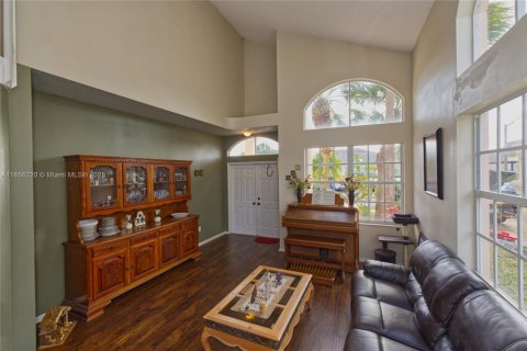 House in Pembroke Pines, Florida 4 bedrooms, 193.89 sq.m. № 1880146 - photo 4