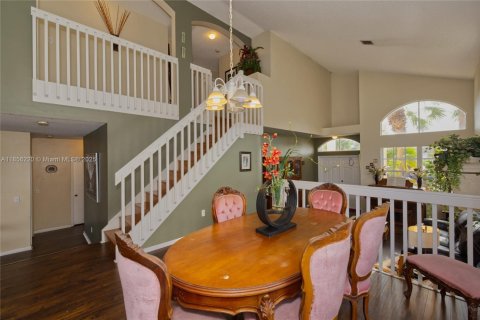 House in Pembroke Pines, Florida 4 bedrooms, 193.89 sq.m. № 1880146 - photo 8